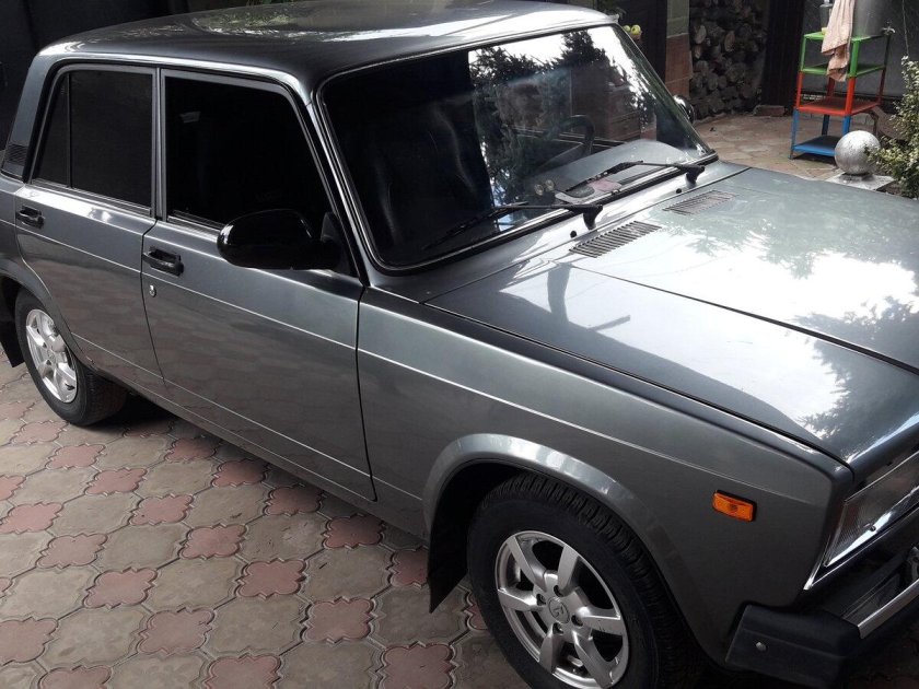 ВАЗ 2107 темно серый металлик