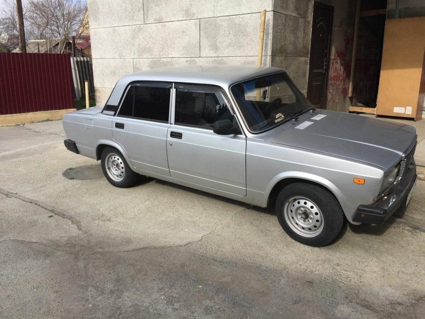 ВАЗ 2107 серебристая