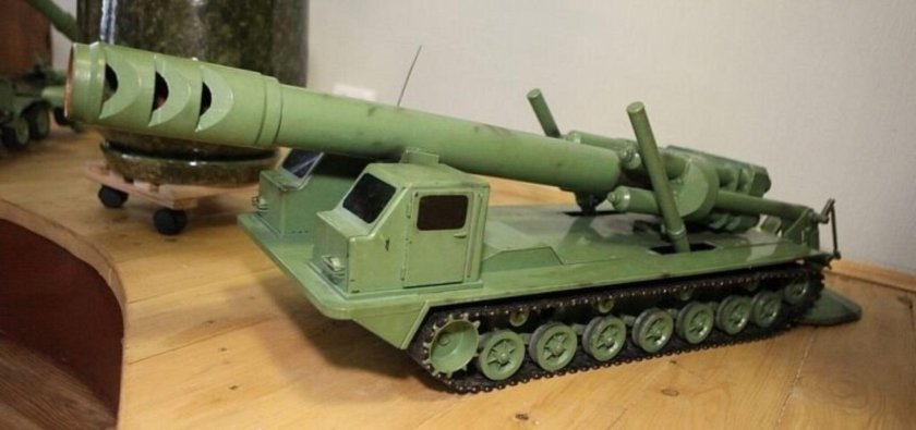 САУ С 535-мм орудием д-80