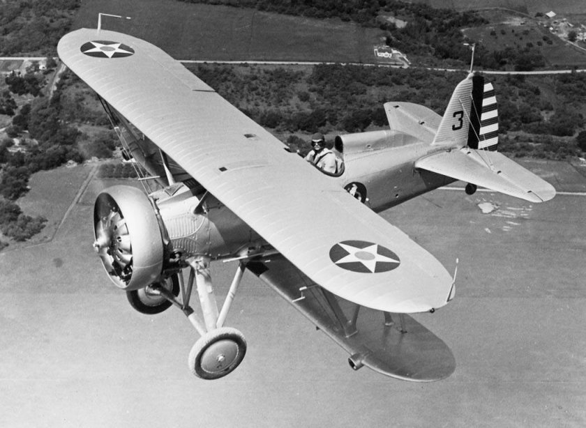 Boeing p-12 истребитель