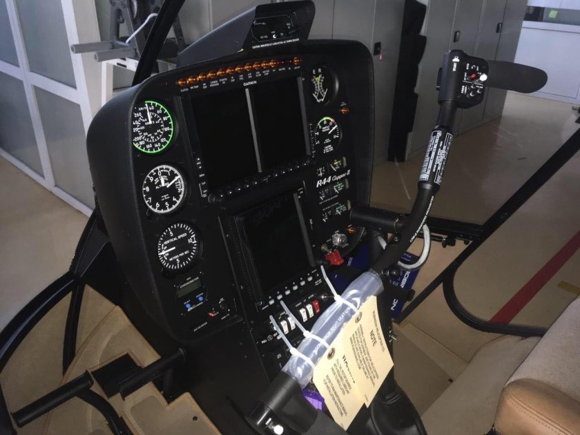Кабина вертолета Robinson r44