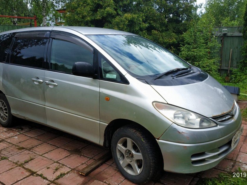 Тойота Эстима 2001 год