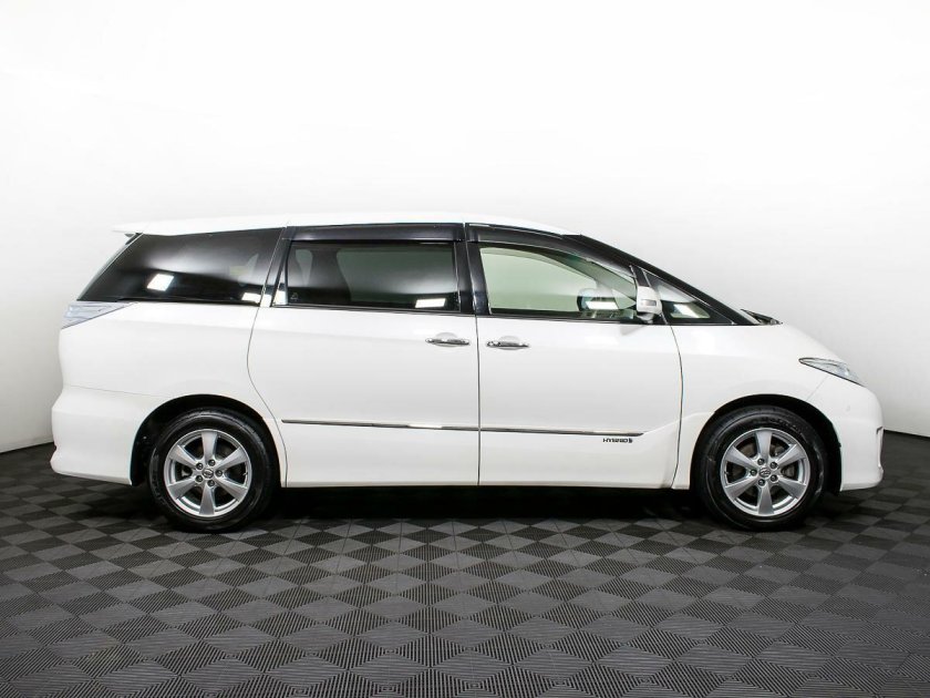 Минивэн Toyota Estima