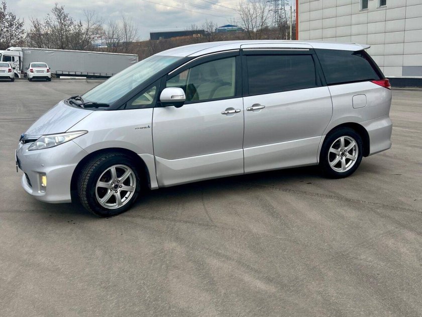 Тойота эстима 2010 год