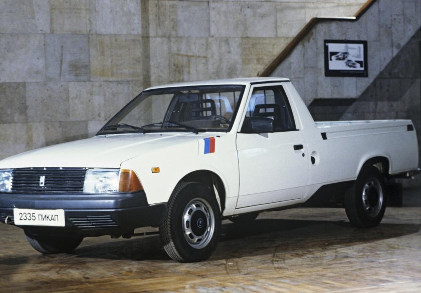 Москвич 2335