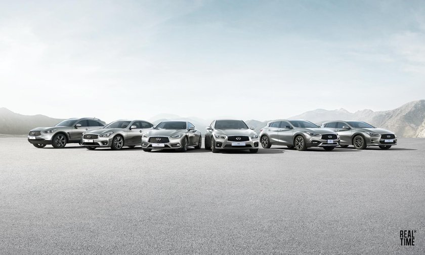 Белые автомобили в ряд