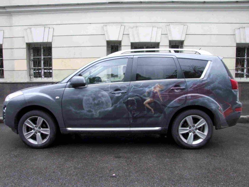 Аэрография ведьма на авто