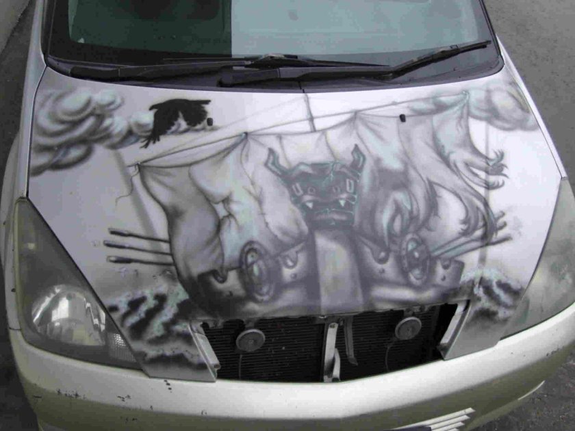 Аэрография на капот автомобиля