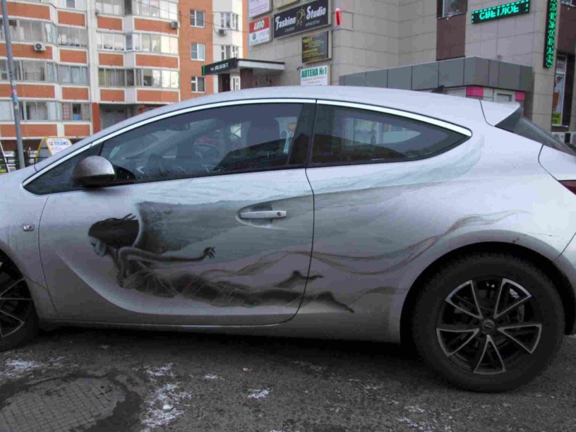 Аэрография ведьма на авто