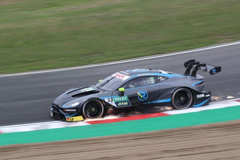 Яркие обои гонки4к