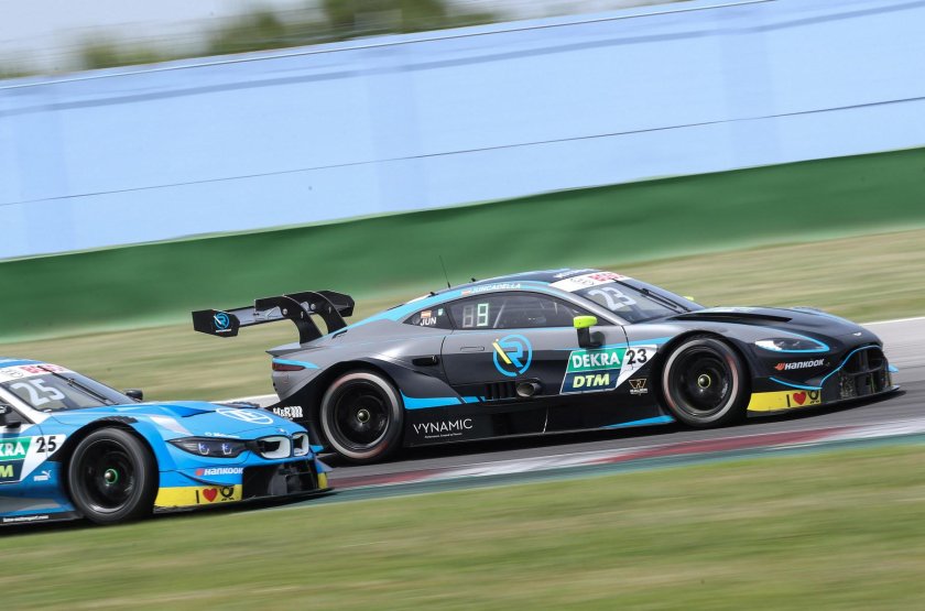 Команда Астон Мартин DTM машина