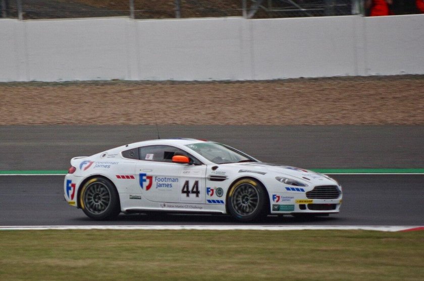 Aston Martin Vantage gt4