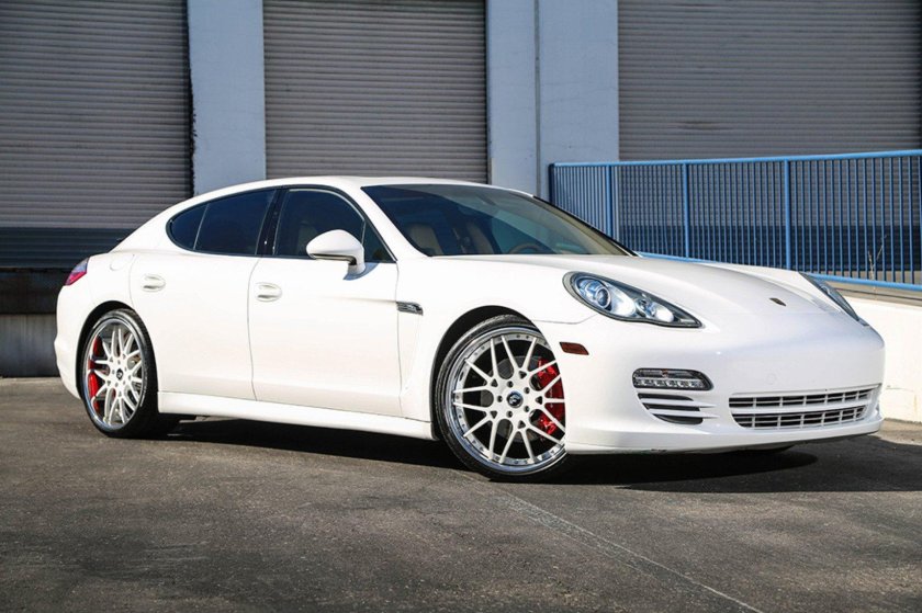Порше Панамера белый
