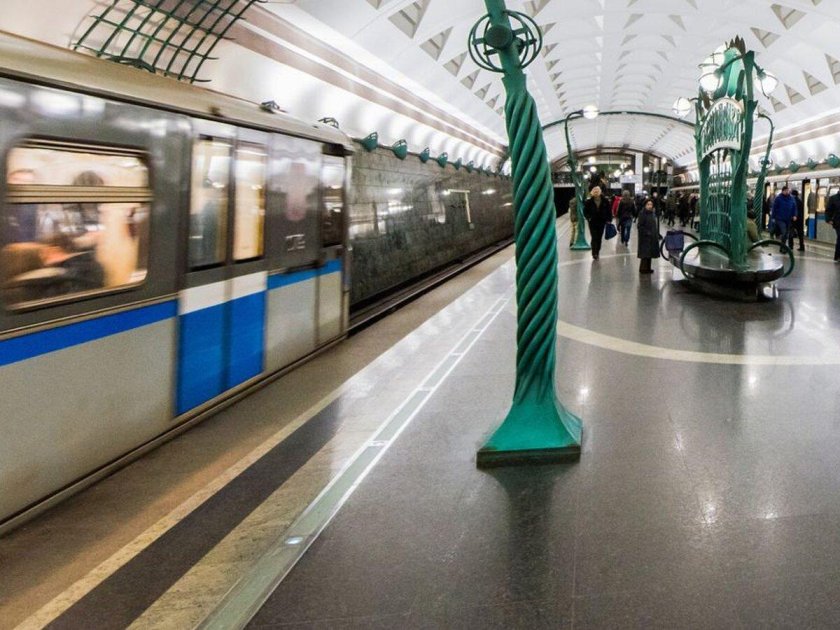 Станция Славянский бульвар