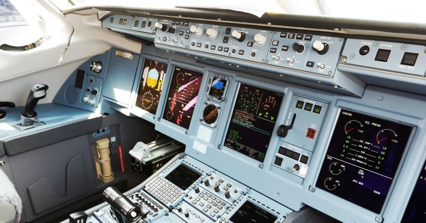 Суперджет 100 кабина