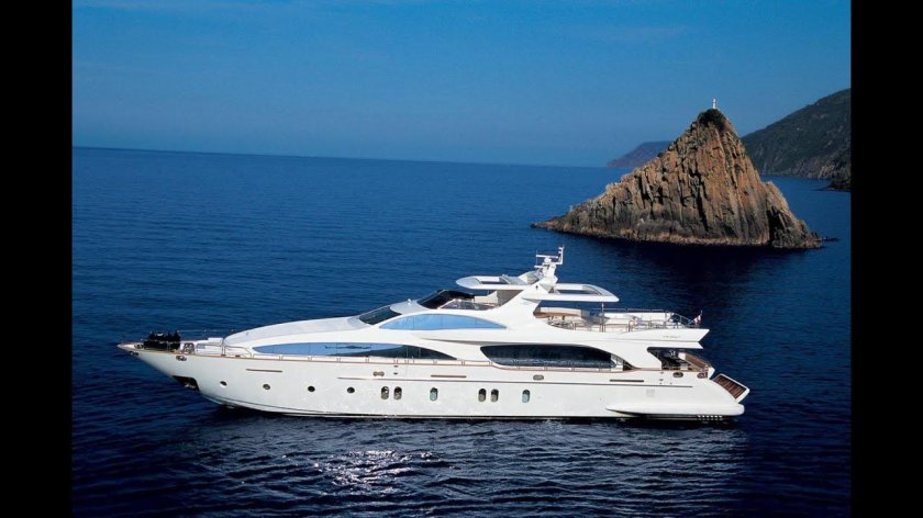 Яхта Азимут 116