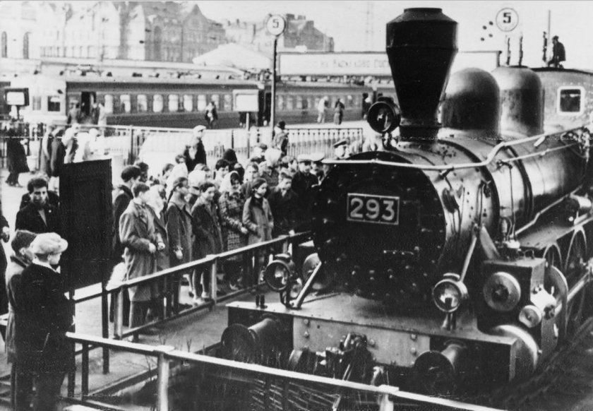 Паровоз 293 на Финляндском вокзале
