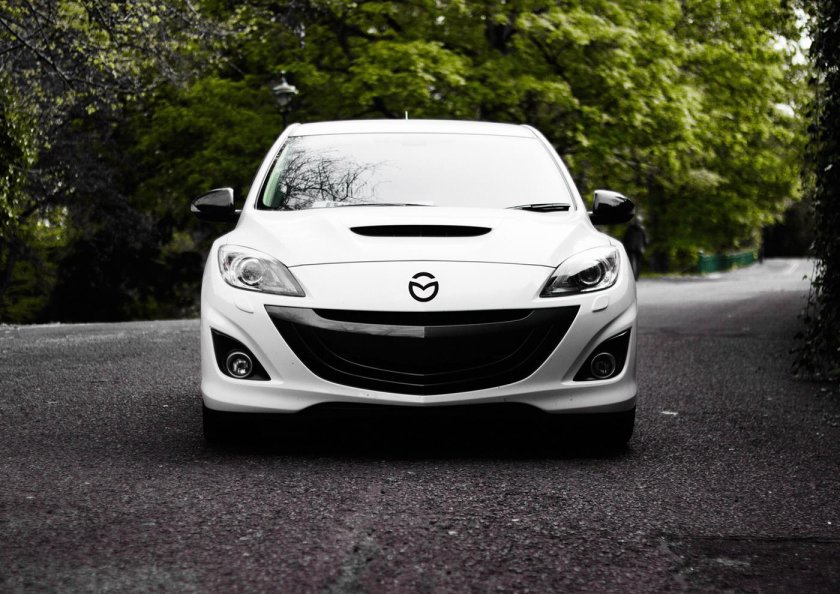 Мазда 3 белая
