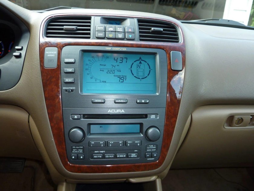 Штатная автомагнитола Акура МДХ 2002 года