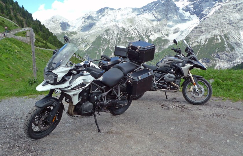 Triumph Tiger 1200 vs GS 1200