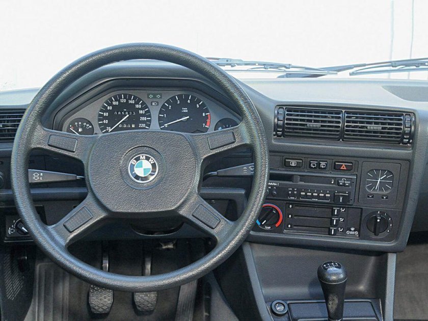 BMW 3 e30 318i