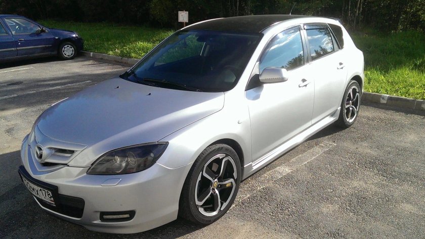 Мазда 3 БК хэтчбек серая