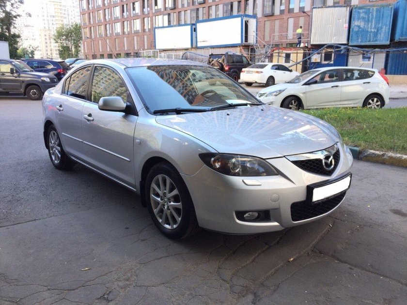 Мазда 3 серебристая