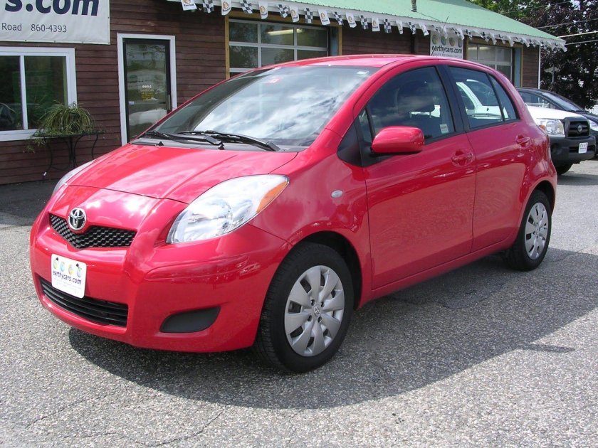 Тойота Ярис 2009 хэтчбек