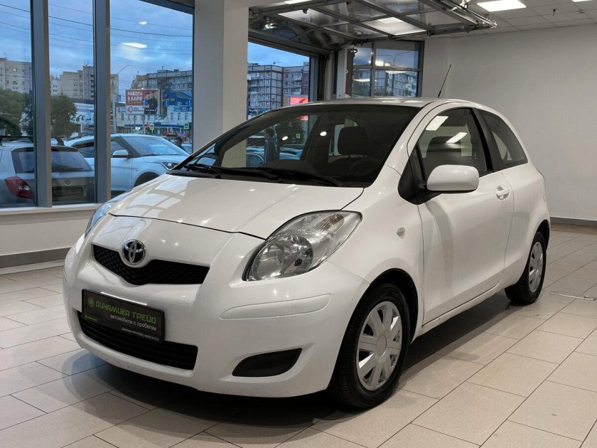 Тойота ярис 2010 года