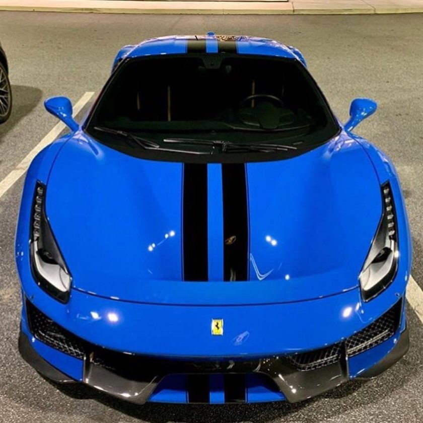 Ferrari 488 синяя