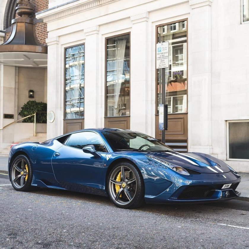 Феррари голубая