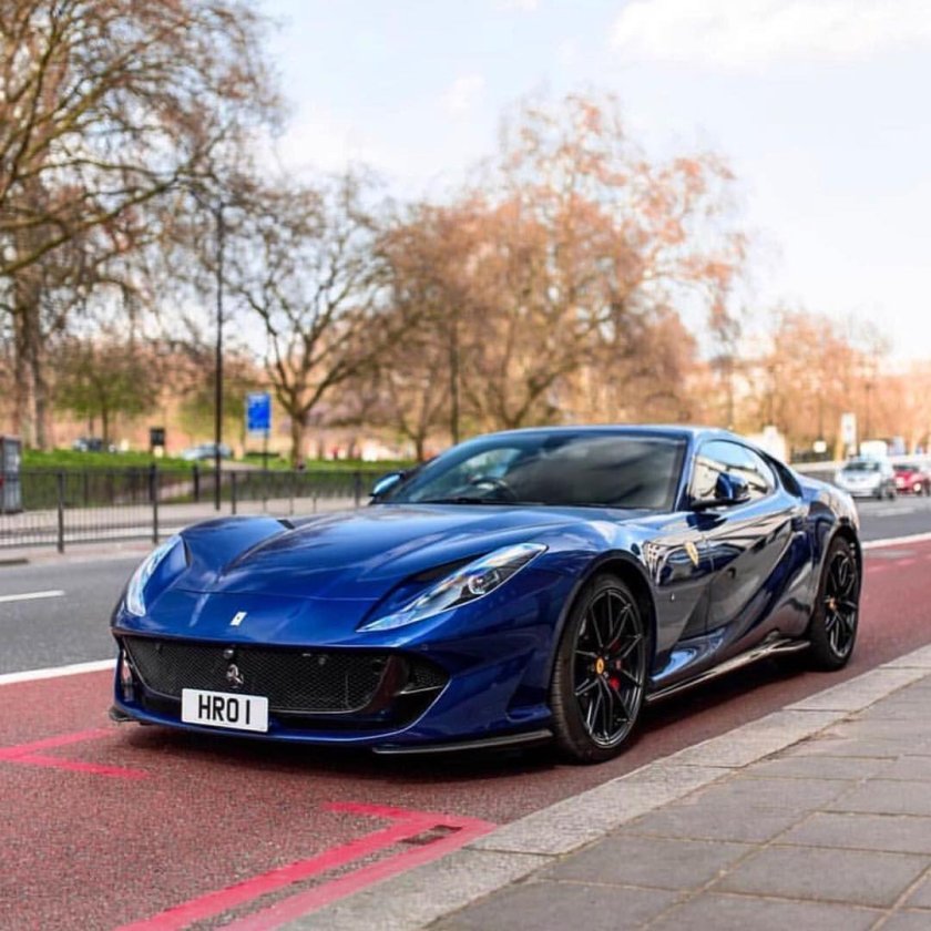 Феррари Суперфаст