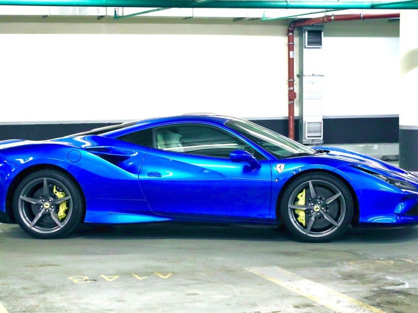 Феррари синяя