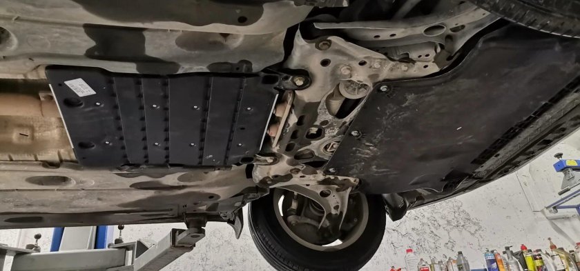 Пистоны защиты днища Шкода Карок