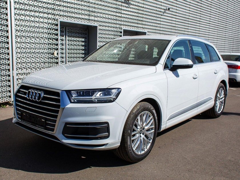 Audi q7 White