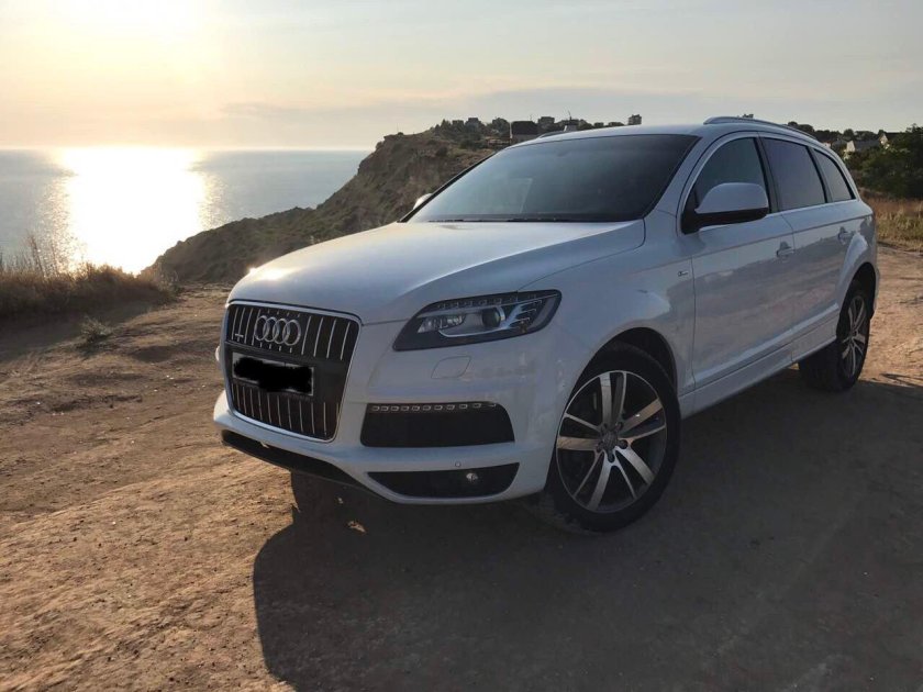 Audi q7 белая