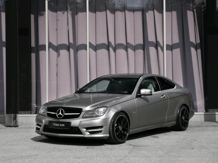 Mercedes benz c63 amg