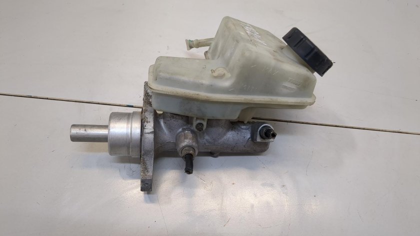 Цилиндр тормозной главный