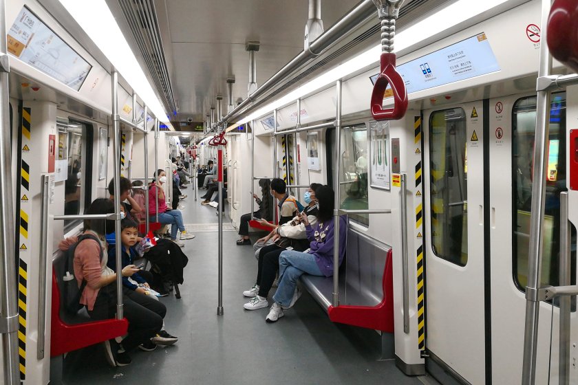 Метро в вагоне метро Гуанчжоу Китай