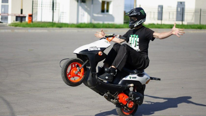 Suzuki Lets 2 стант