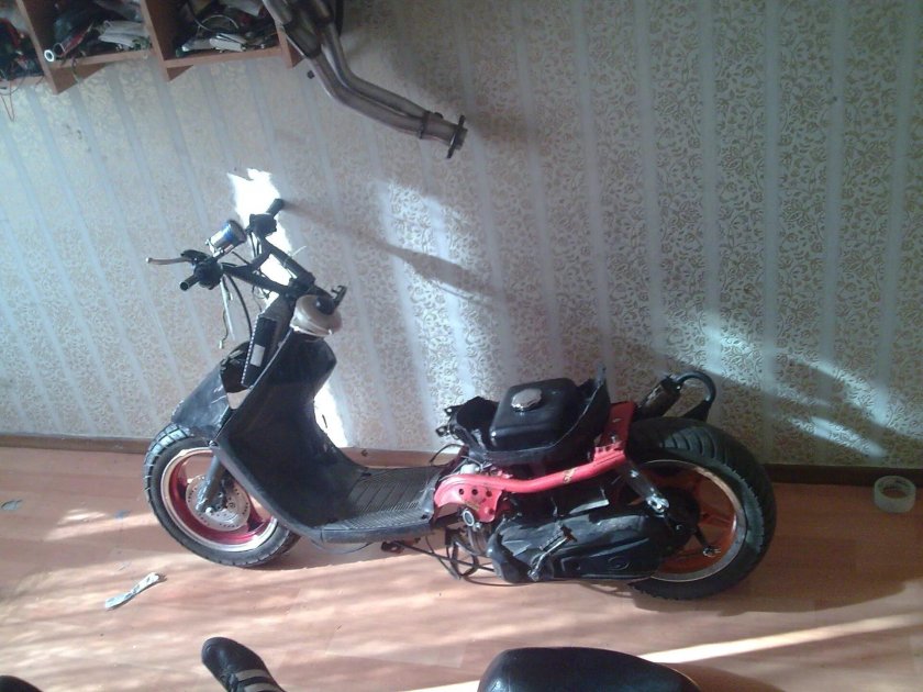 Ямаха джог на 12 колесах