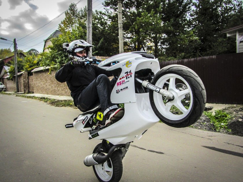 Yamaha Aerox стант