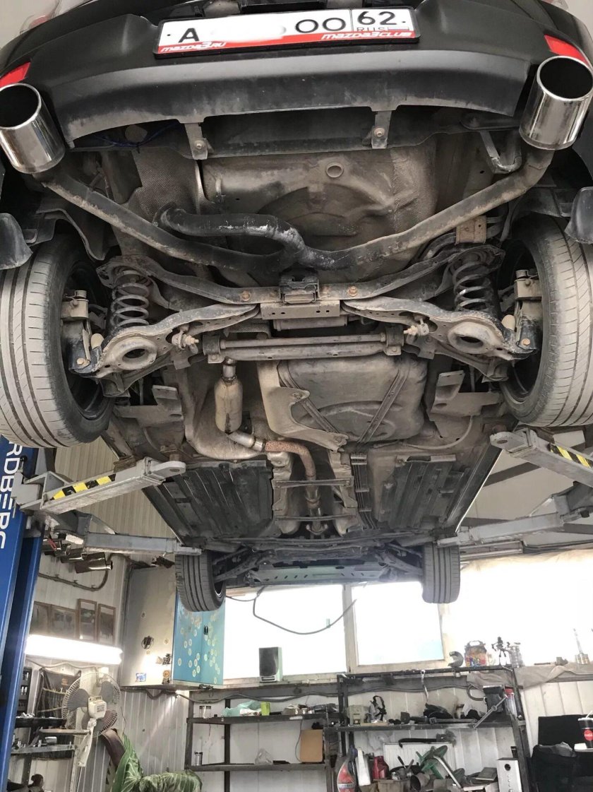 Mazda 3 2008 днище