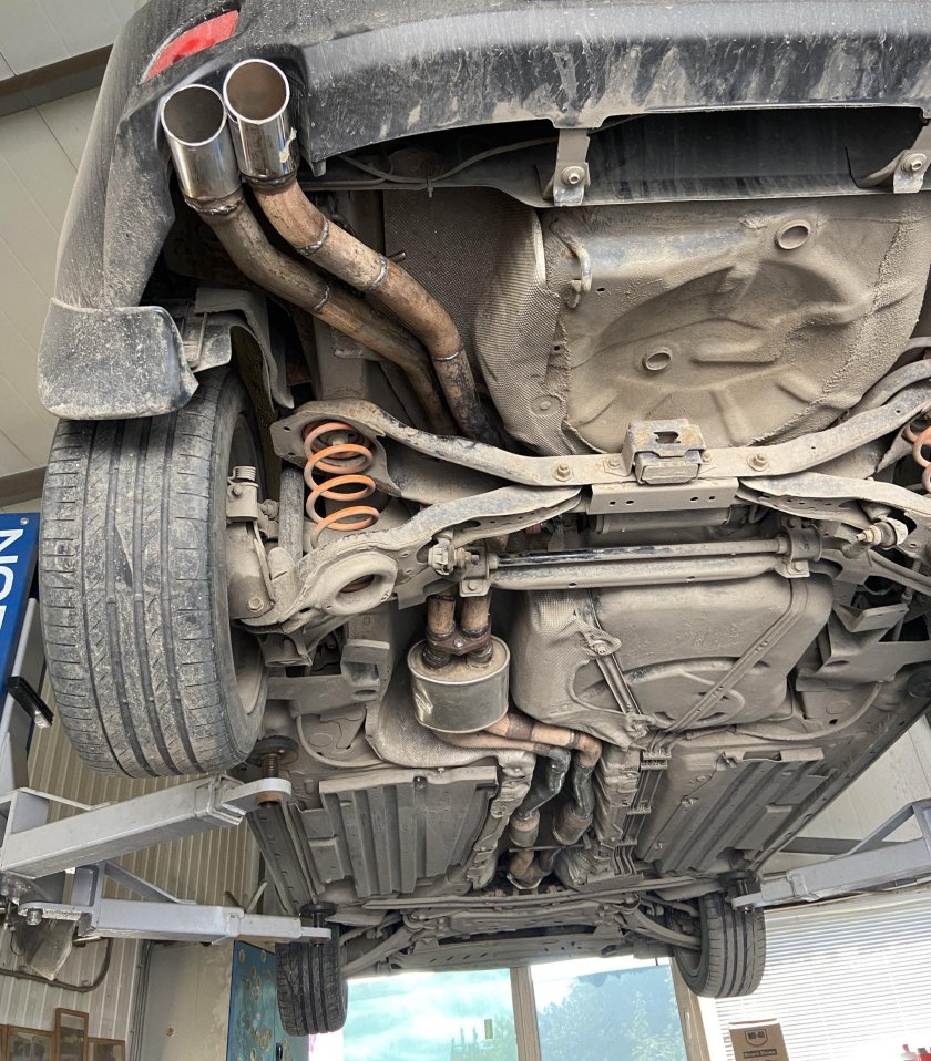 Выхлопная система Мазда 3 БК 2.0