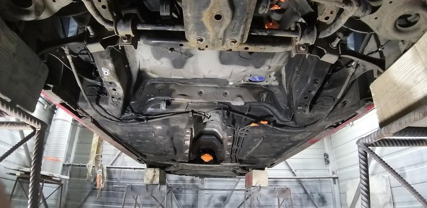 Днище Мазда 3 БК