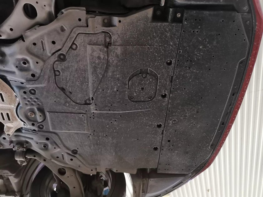 Мазда 6 снизу