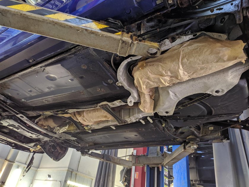 Фото днища Мазда 3 БК седан