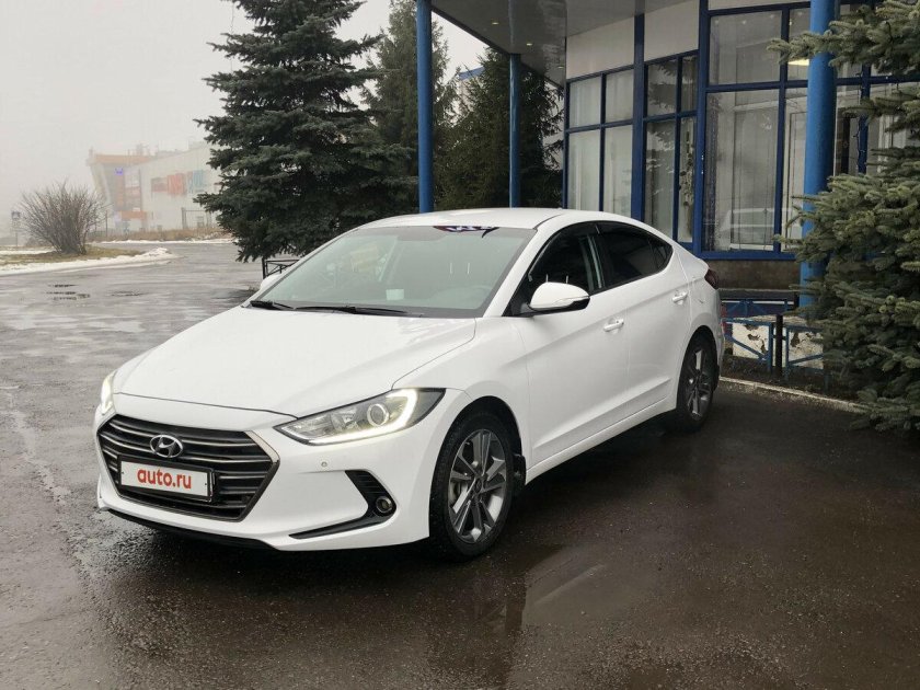 Hyundai Elantra 2016 белая