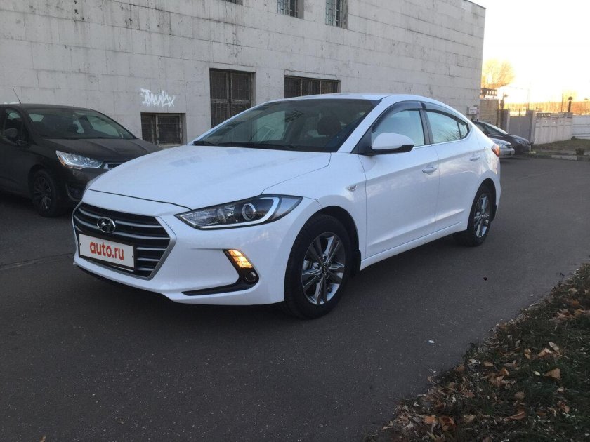 Хендай Элантра 2017 белая
