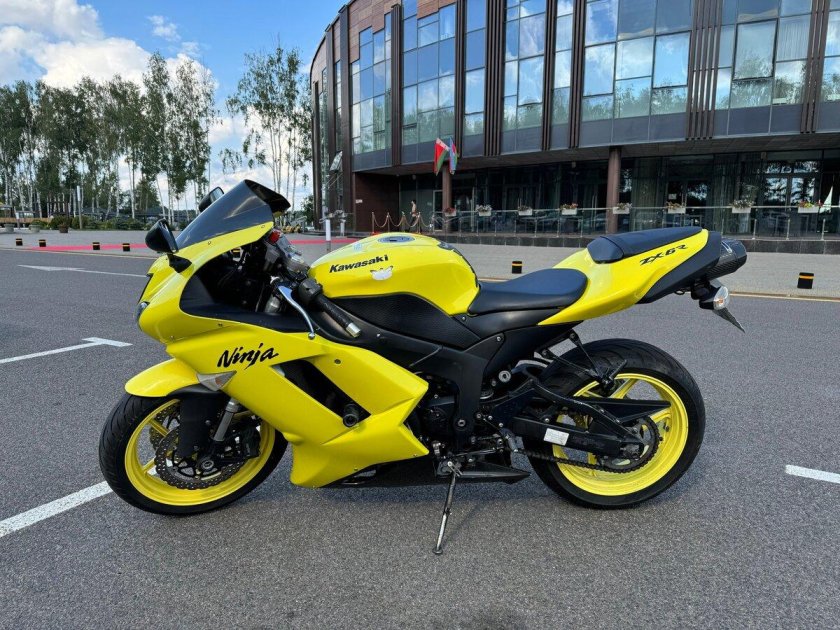 Мотоцикл kawasaki ninja желтый